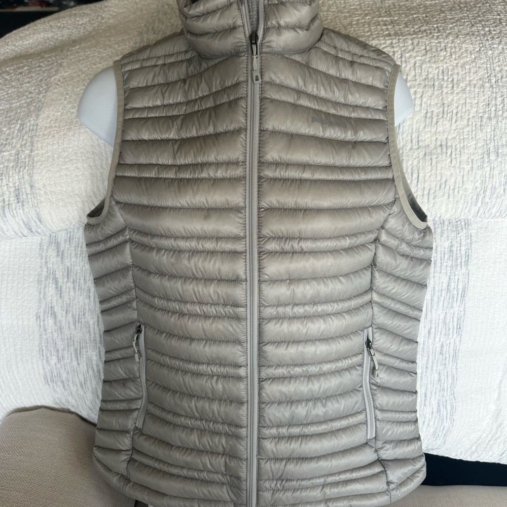 Patagonia Gray ultralight Vest Lightweight Sleeveless. Excellent condition.
